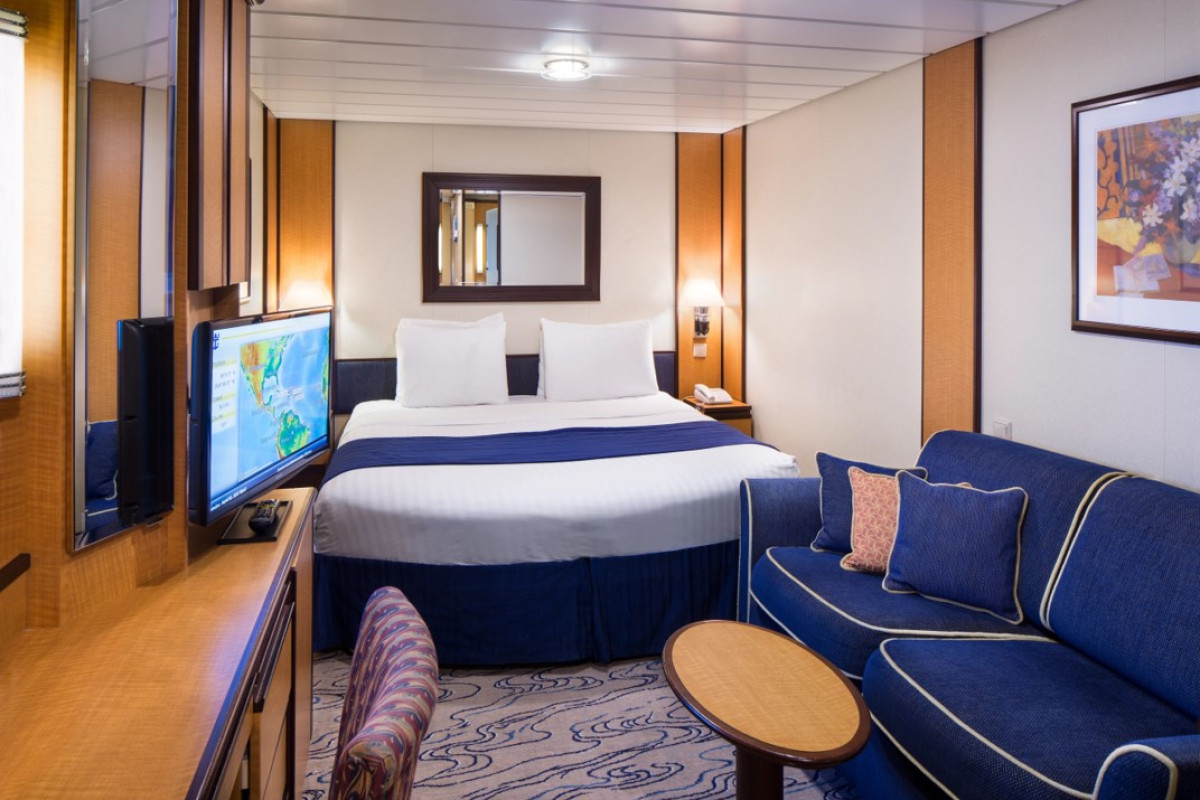 ARCTIC CIRCLE CRUISE