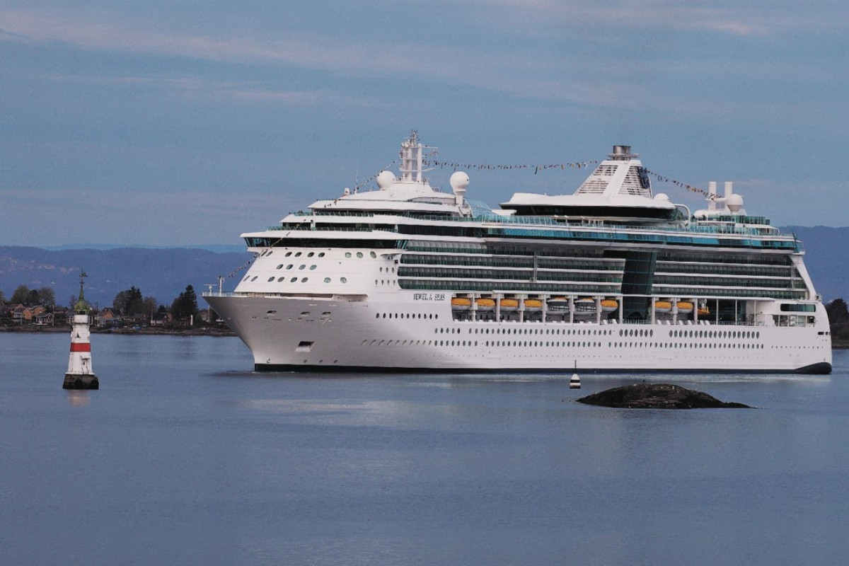 ARCTIC CIRCLE CRUISE