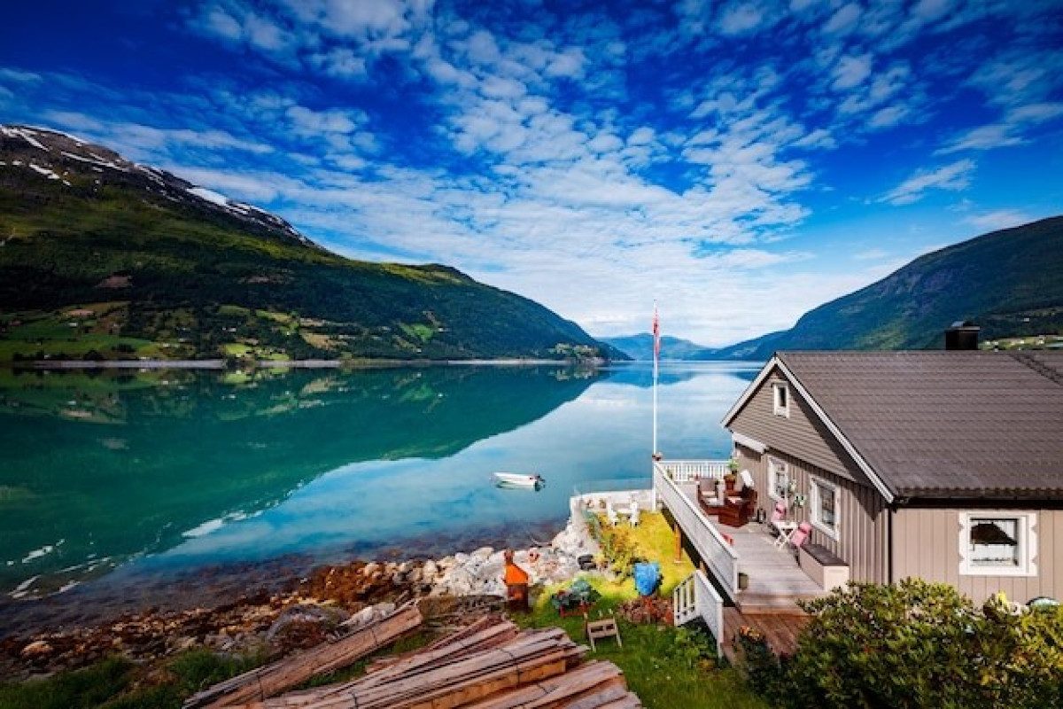 ARCTIC CIRCLE CRUISE