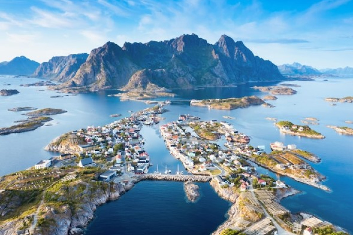 ARCTIC CIRCLE CRUISE