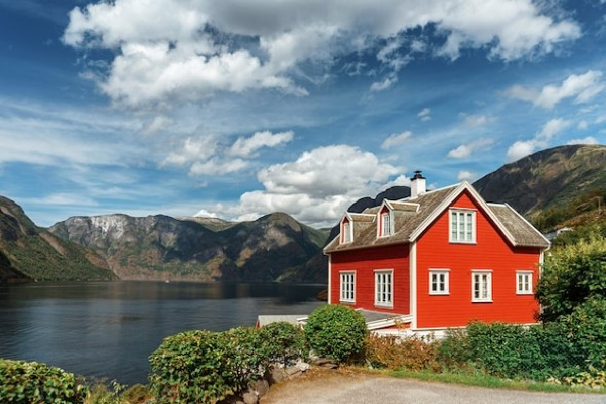 ARCTIC CIRCLE CRUISE