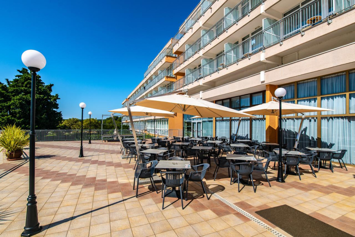 Arena Hotel Holiday
