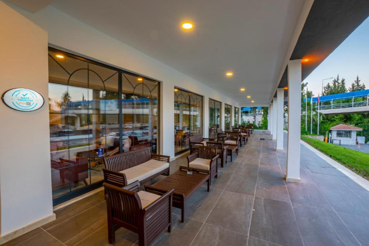 Armas Garden Hotel
