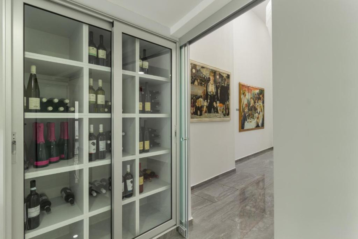 Art & Wine Studios and Apts