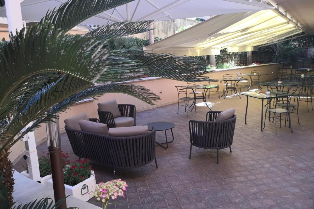 Artemis Hotel