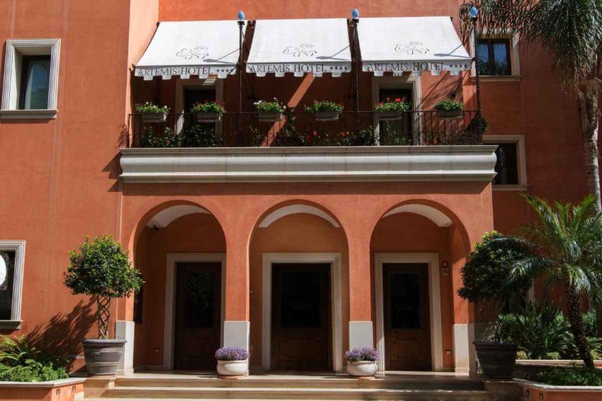Artemis Hotel