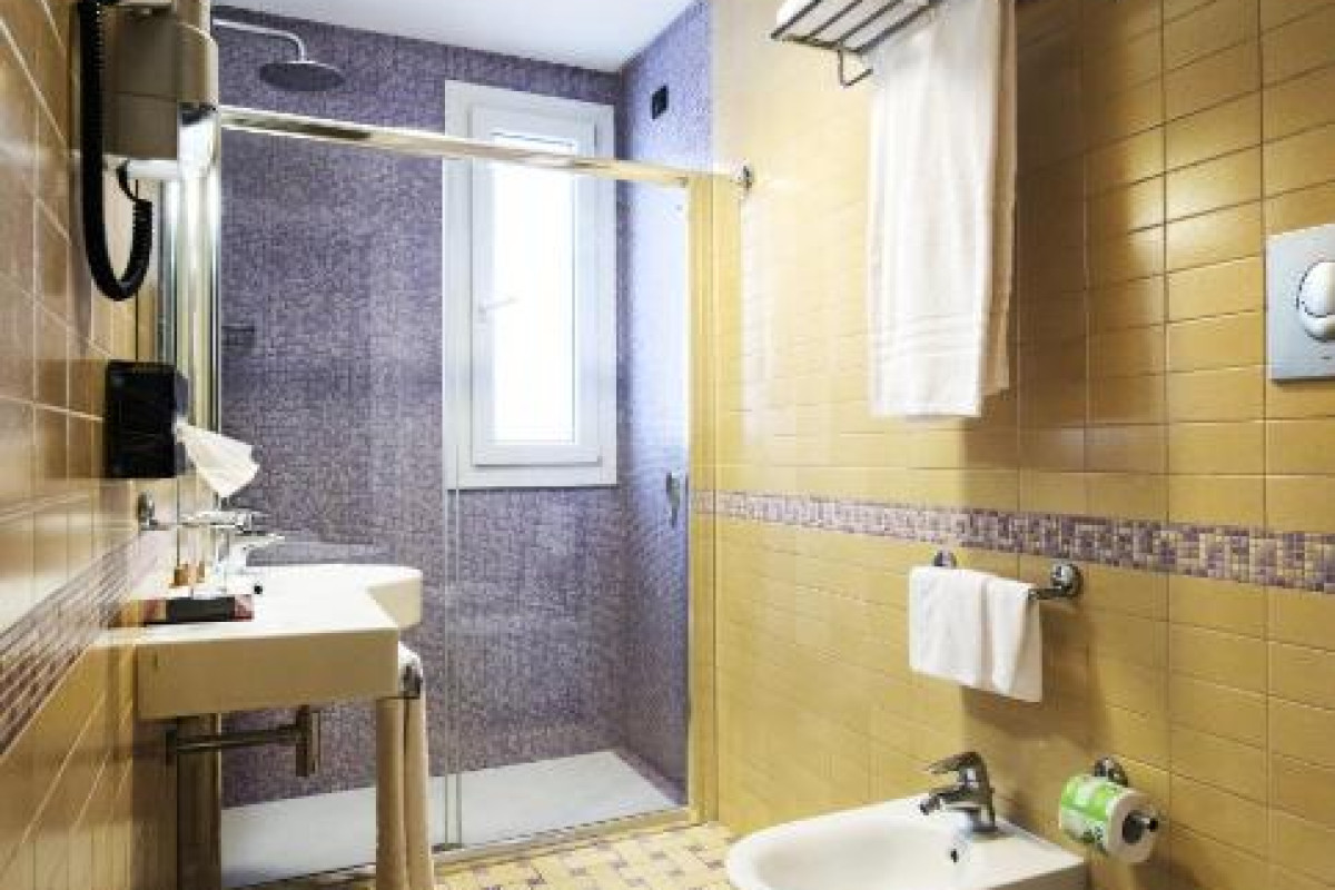 Artemis Hotel