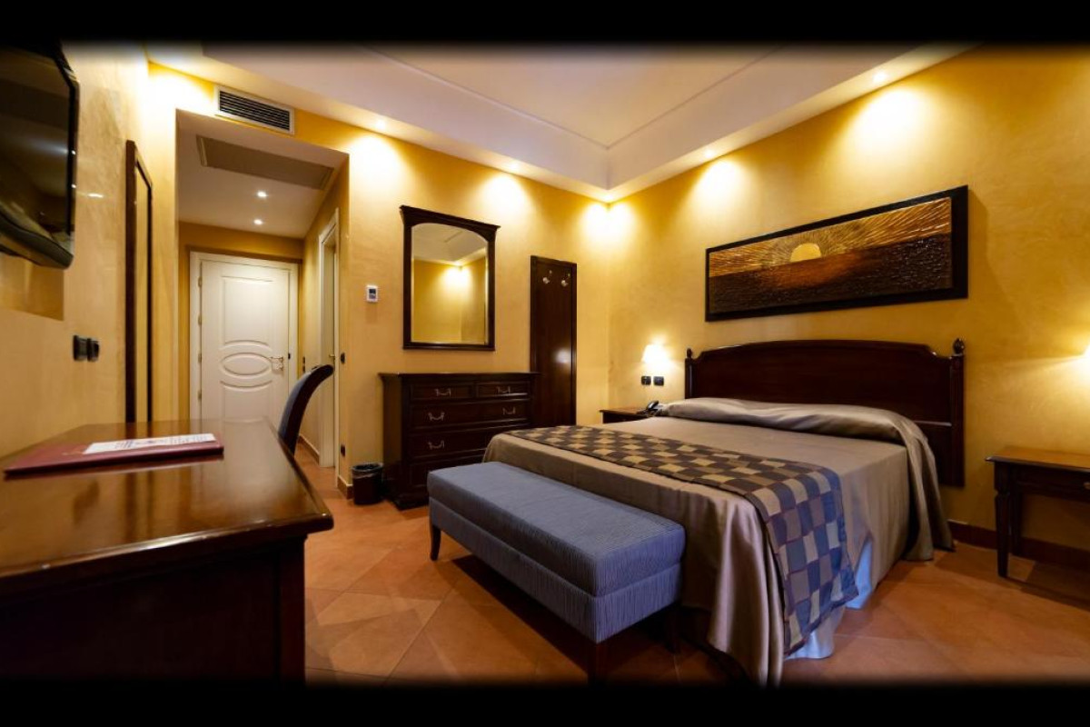Artemis Hotel