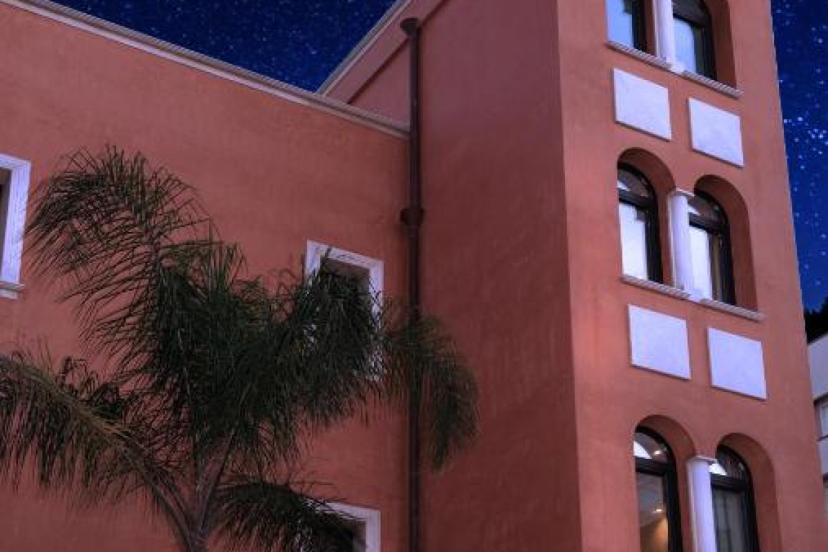 Artemis Hotel