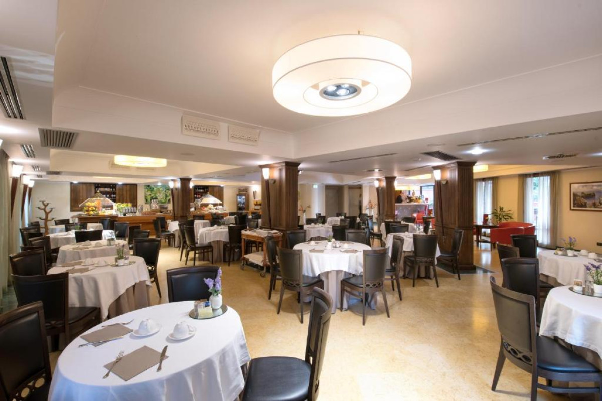 Artemis Hotel
