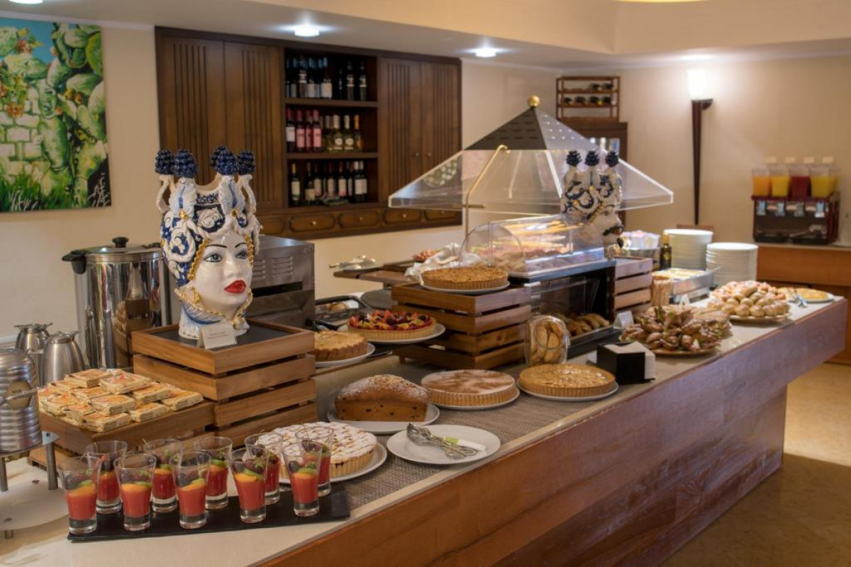 Artemis Hotel