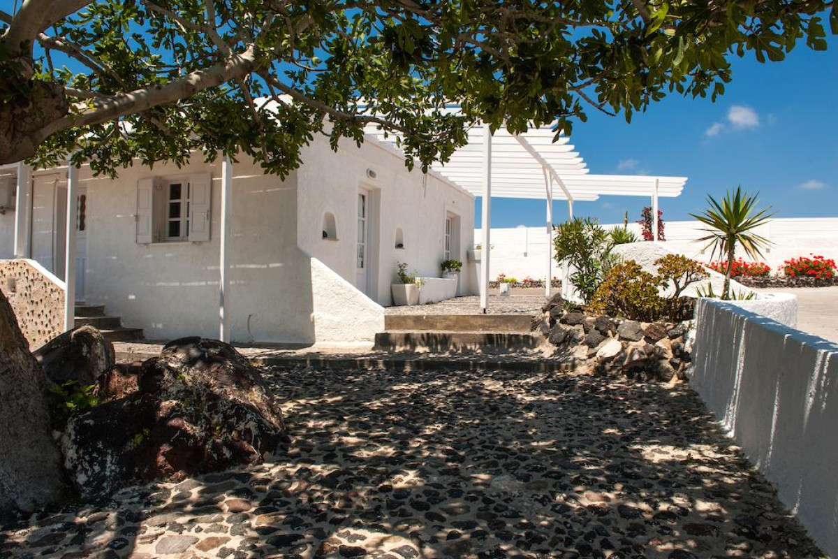 Artemis Suites Santorini