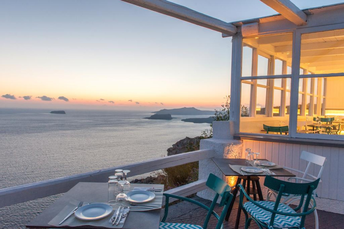 Artemis Suites Santorini