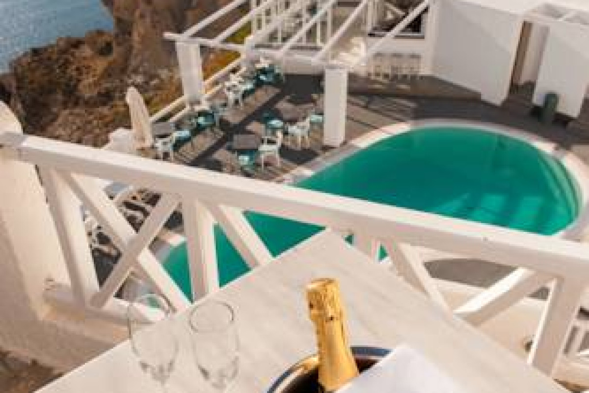 Artemis Suites Santorini