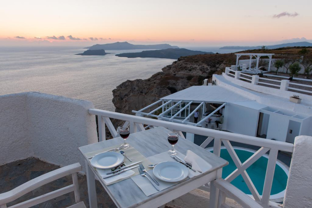 Artemis Suites Santorini