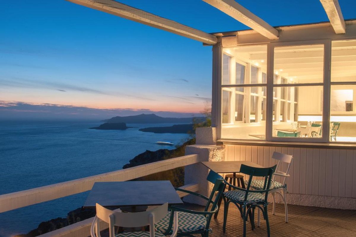 Artemis Suites Santorini