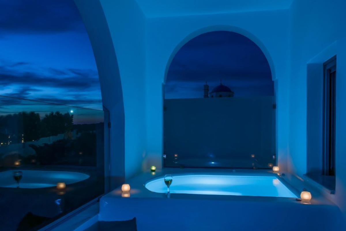Aspronisi Luxury Villa