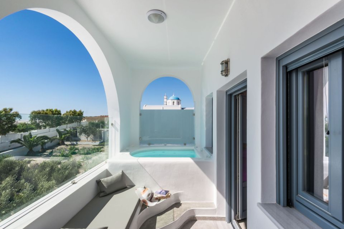 Aspronisi Luxury Villa