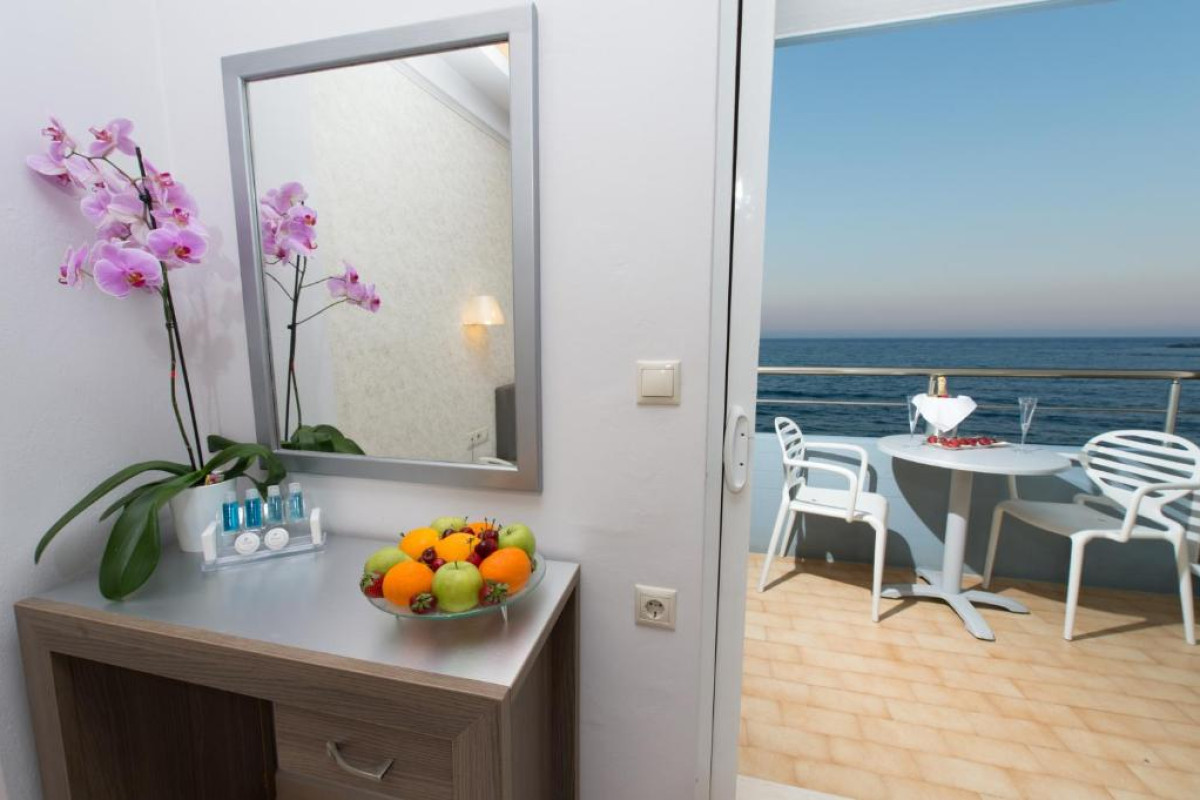 Astron Hotel