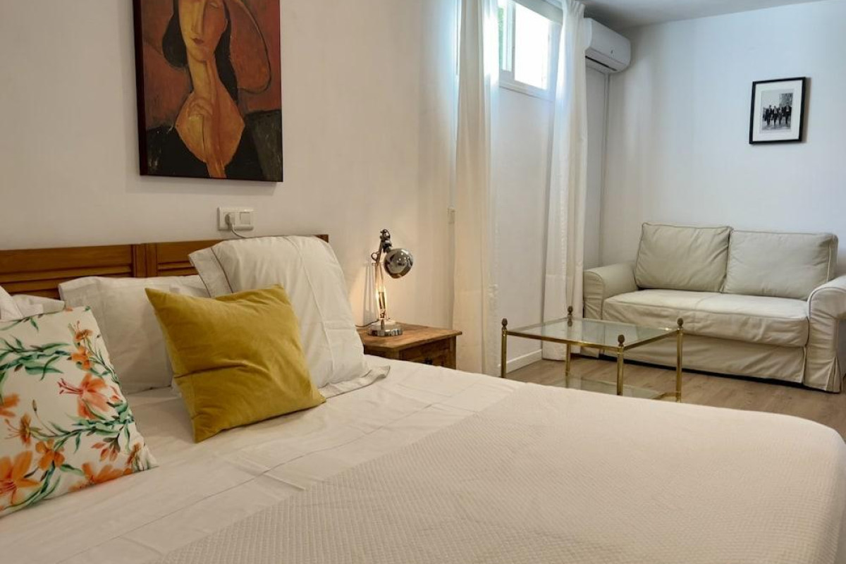 At Home Malaga Stay & Solo Travellers