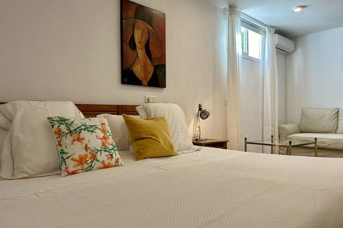 At Home Malaga Stay & Solo Travellers