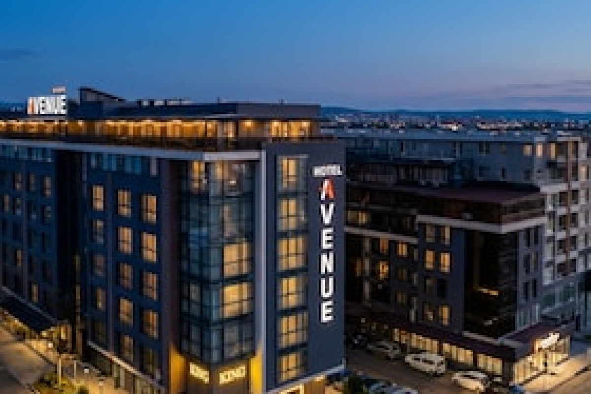 AVENUE DELUXE