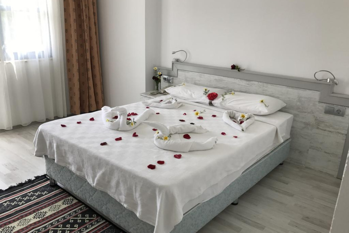 AYMES HOTEL