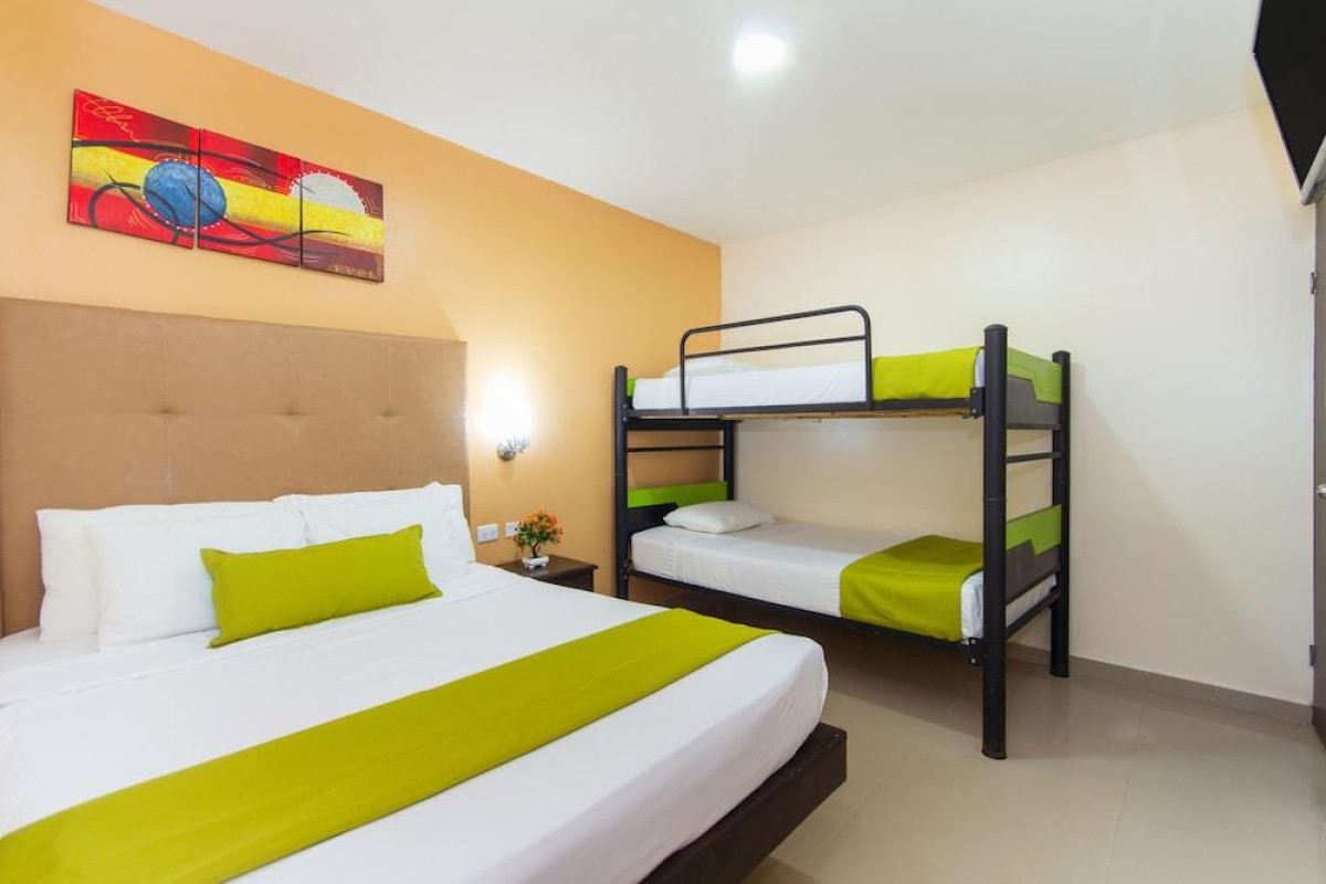 Azuán Suites Hotel By GEH Suites