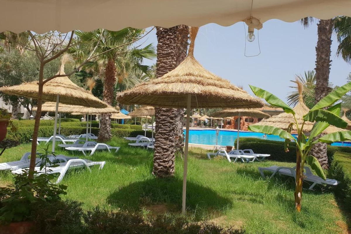 Azur Plaza