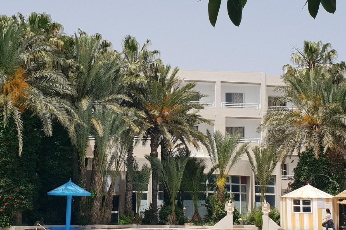 Azur Plaza