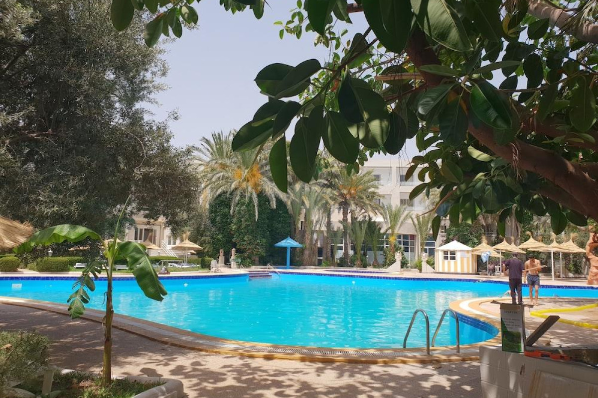 Azur Plaza
