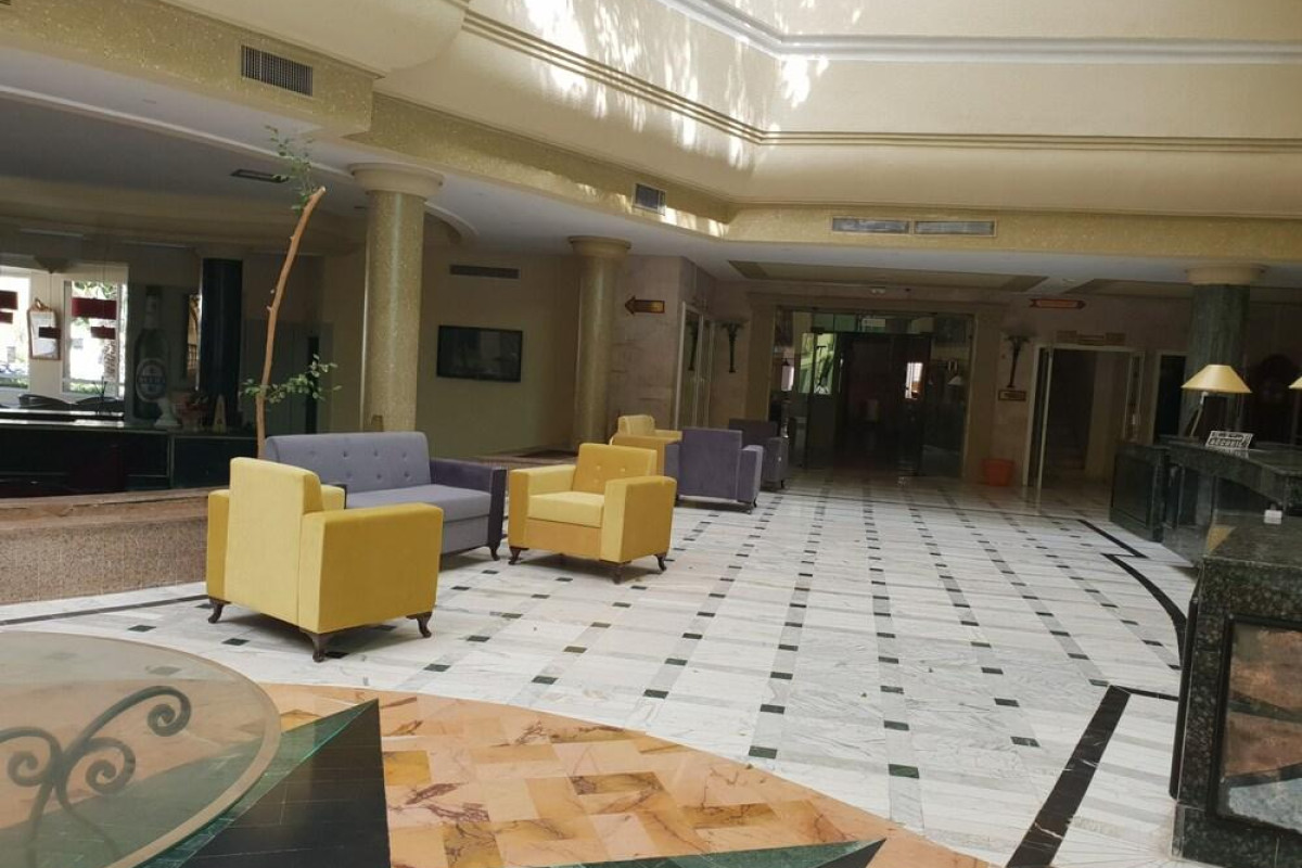 Azur Plaza