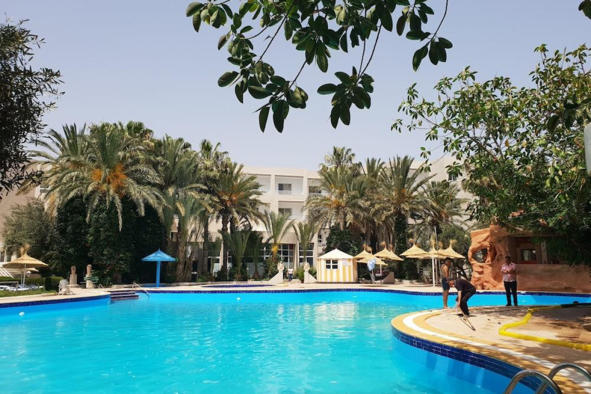 Azur Plaza