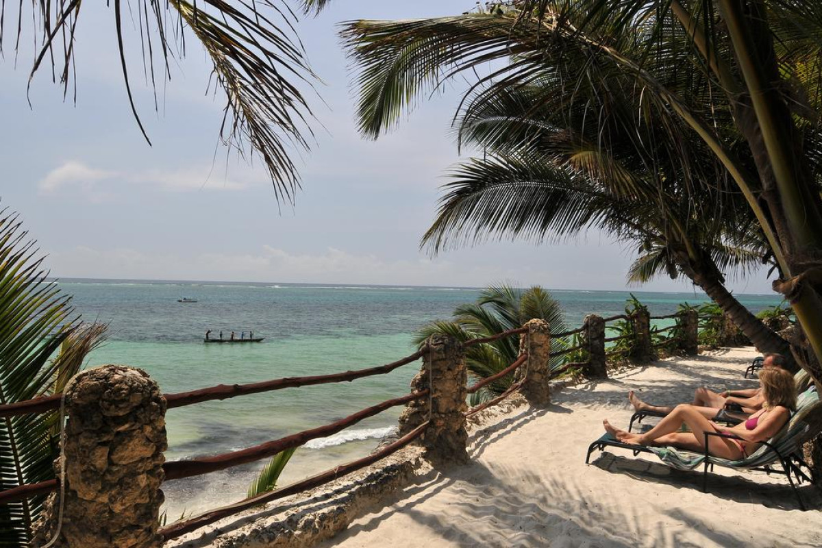 BAHARI BEACH HOTEL