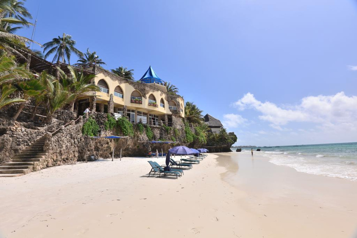 BAHARI BEACH HOTEL