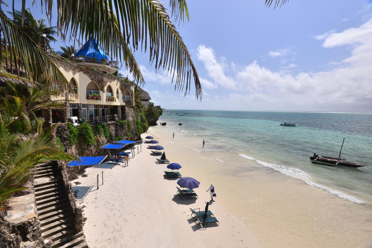 Bahari Beach hotel