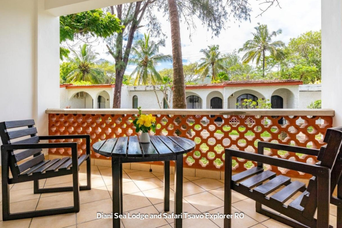 Diani Sea Lodge and Safari Tsavo Explorer RO