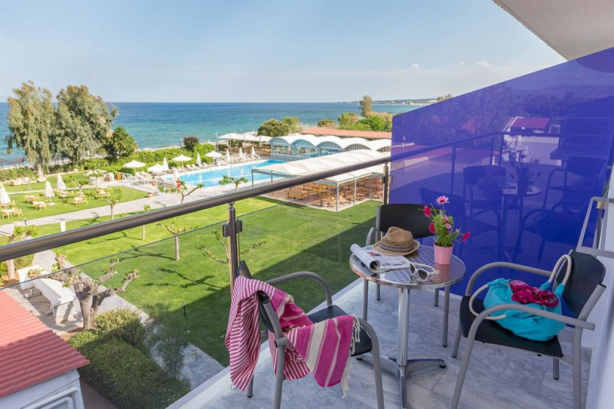 Golden Coast Hotel & Bungalows