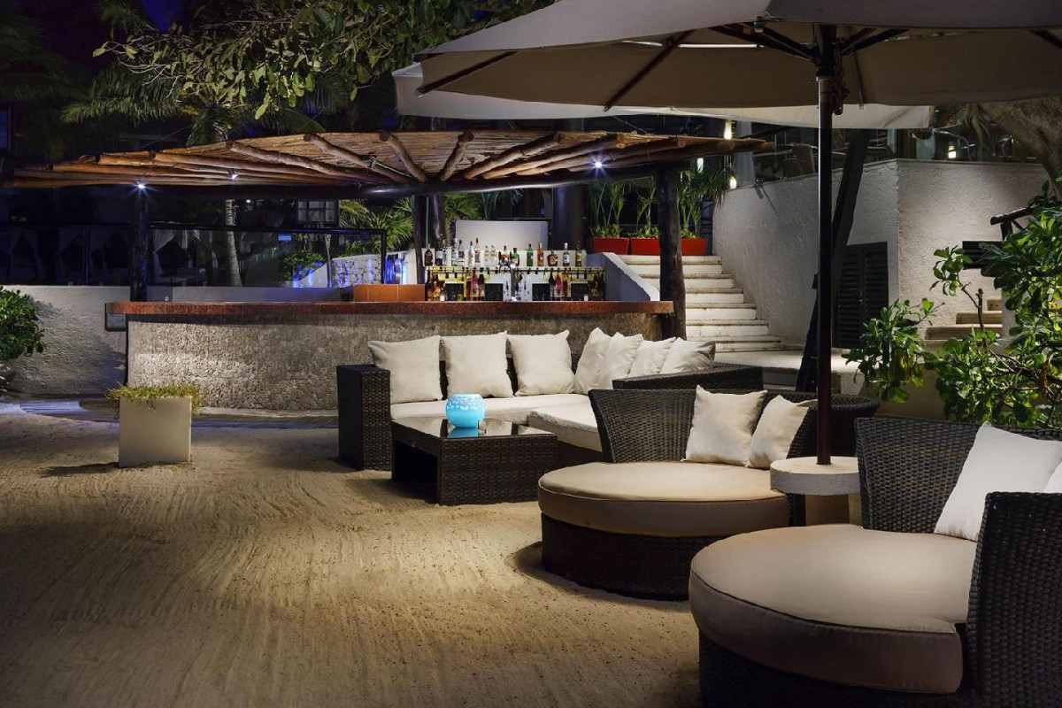 The Reef Playacar