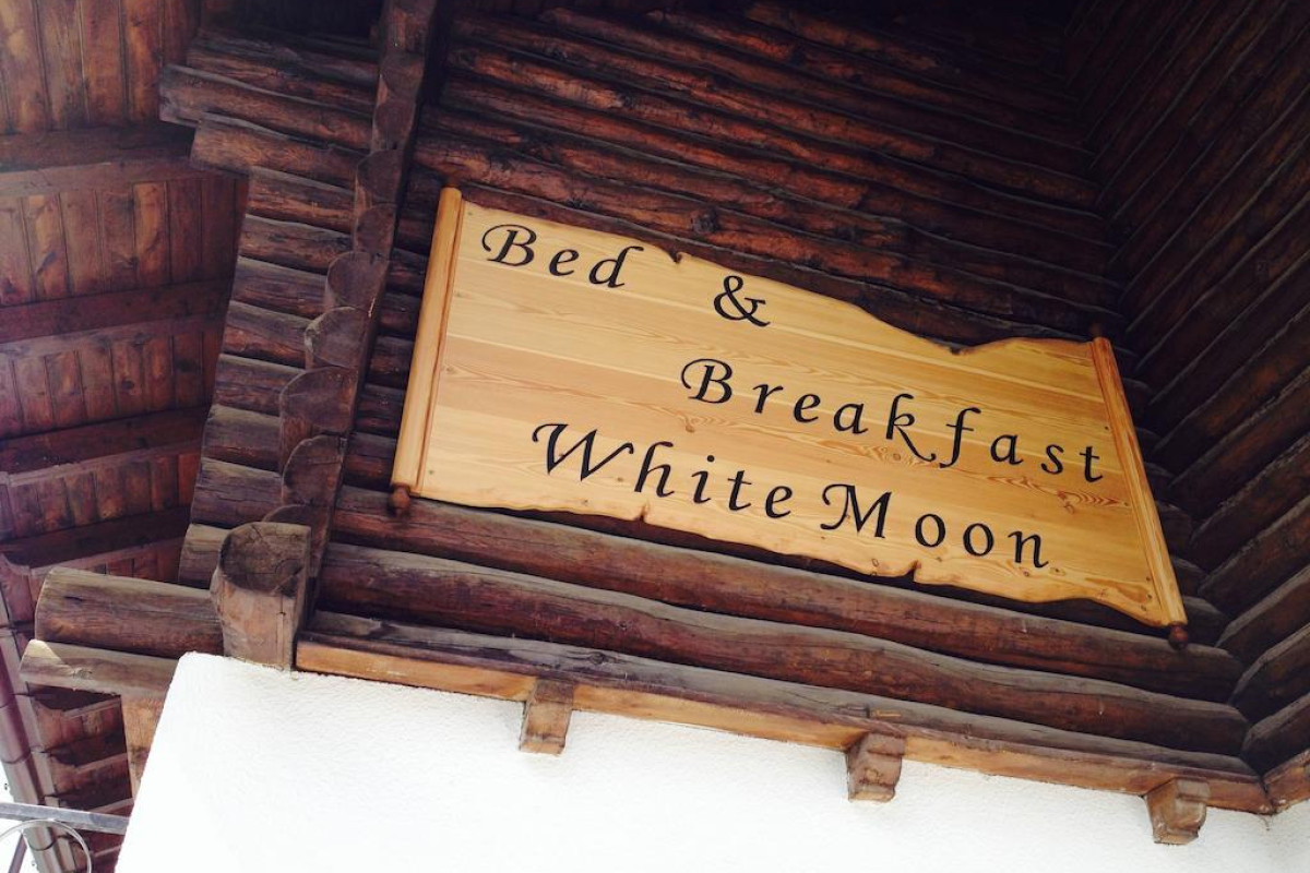 B&B White Moon