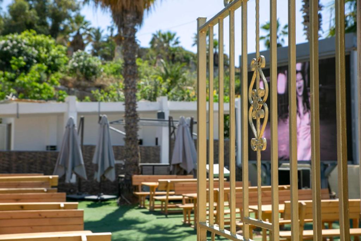 Beach Garden Hotel