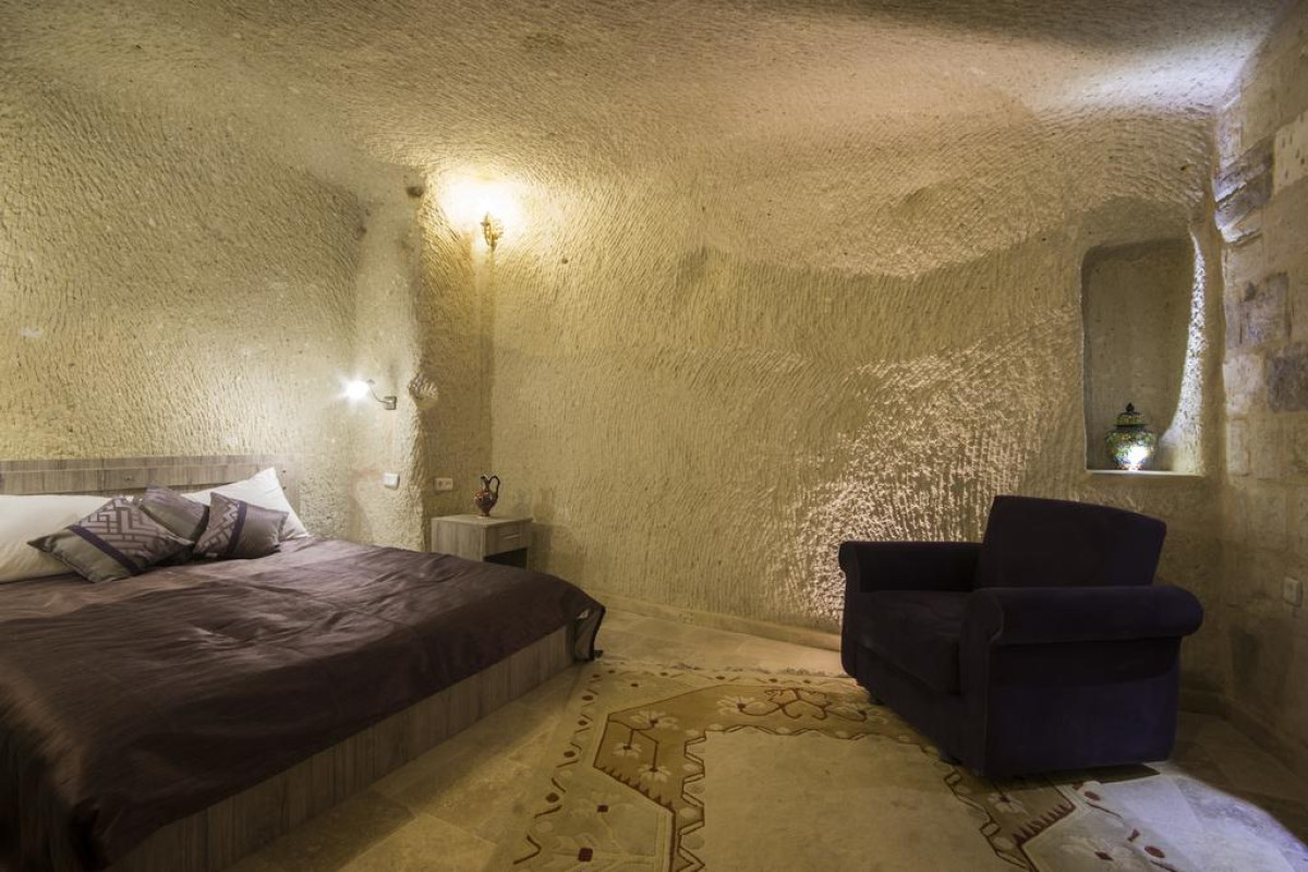 BEDROCK CAVE HOTEL