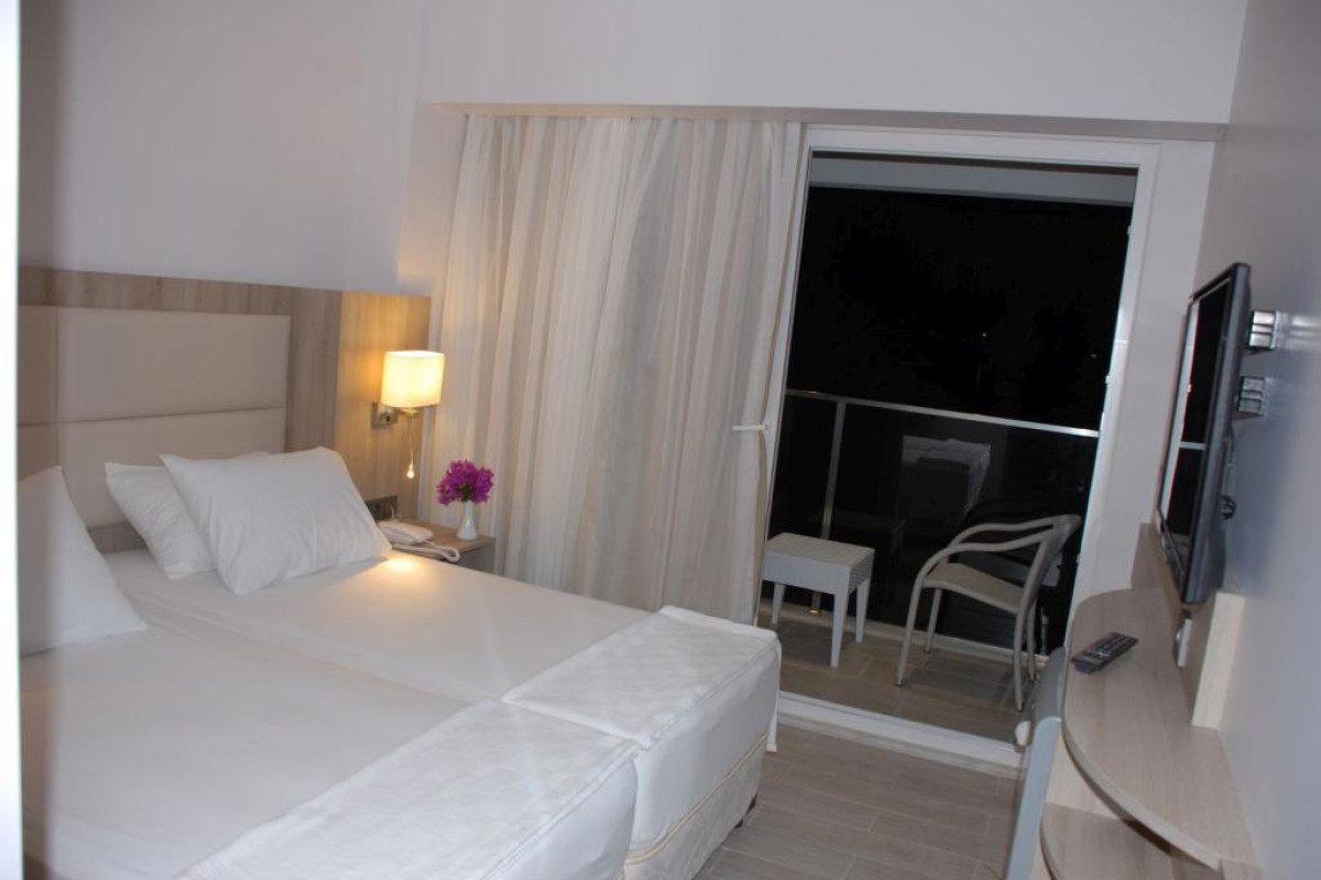 BEGONVILLE BEACH MARMARIS