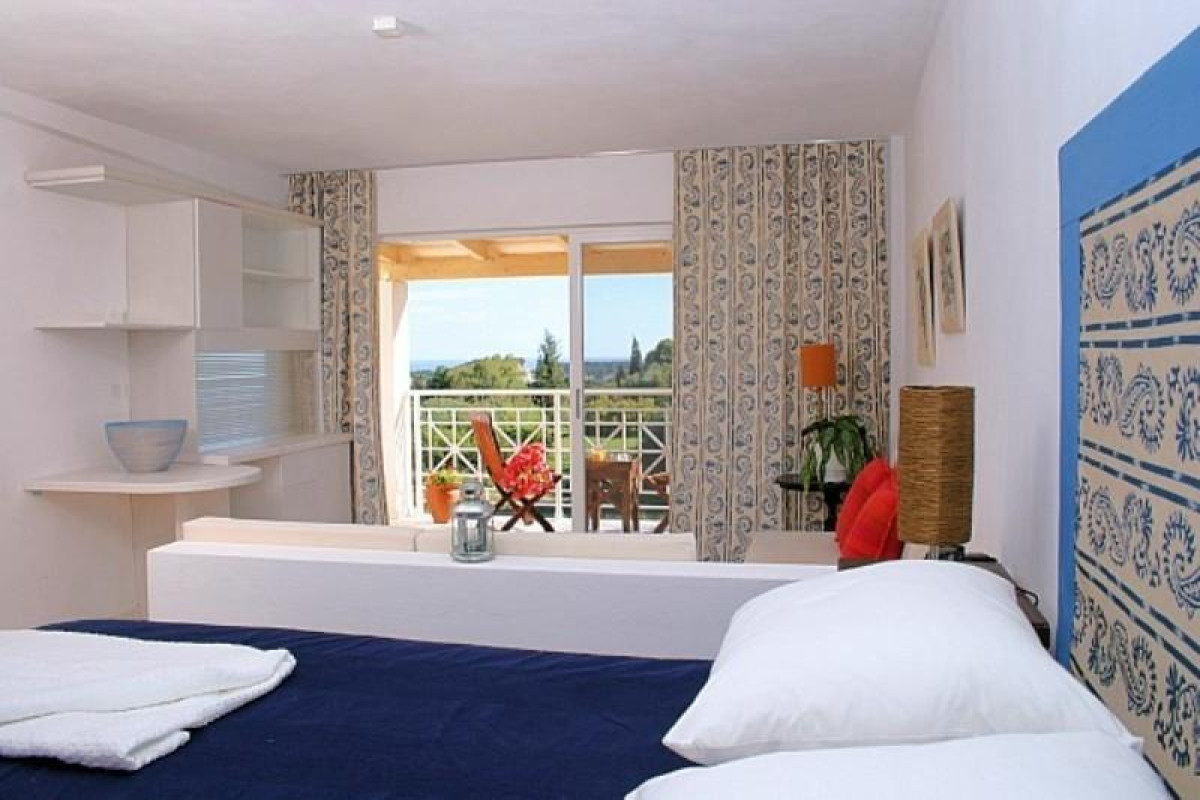 Belvedere Gerakas Luxury Suites