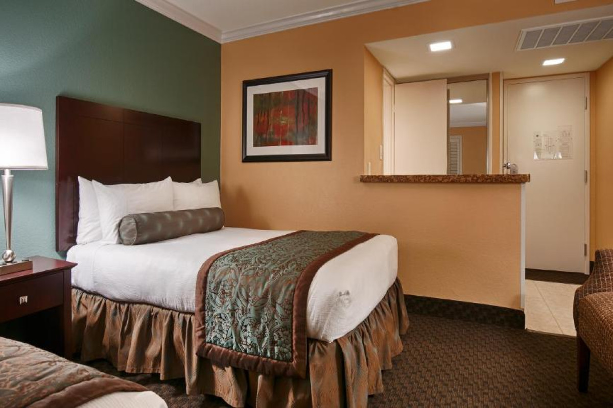 Best Western Plus Casino Royale