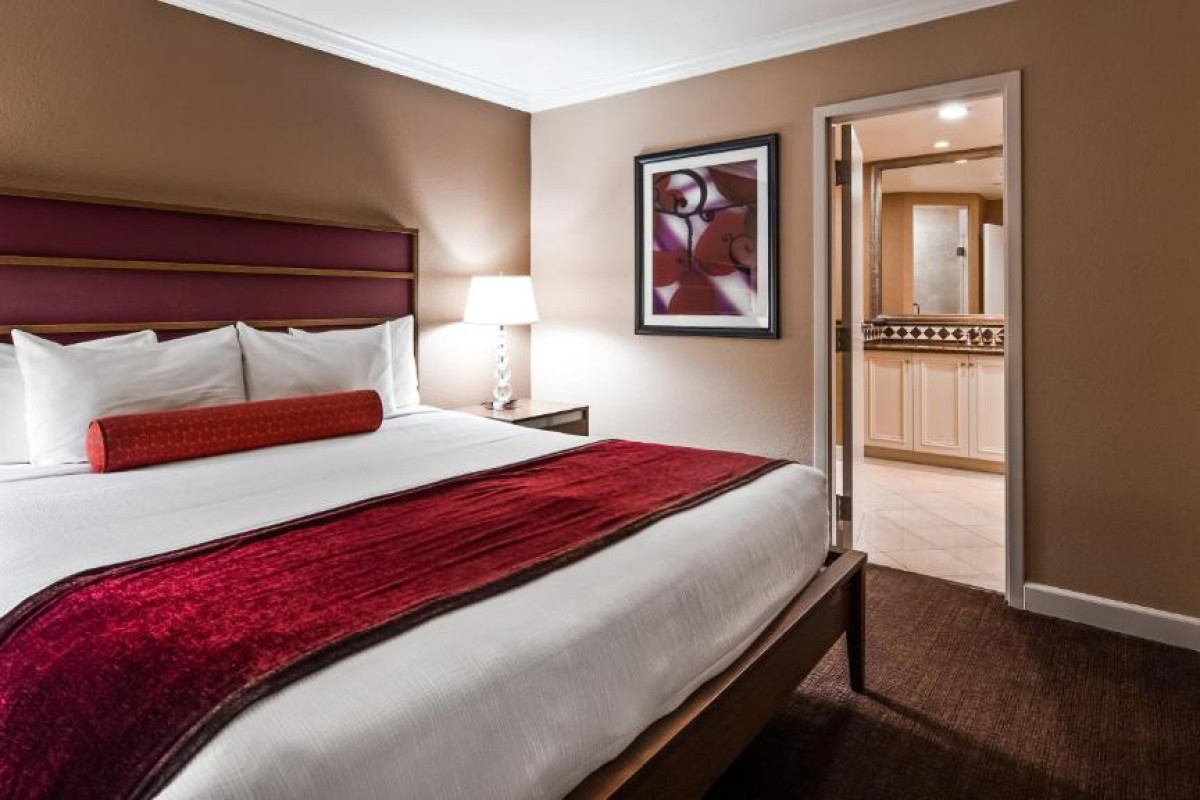Best Western Plus Casino Royale