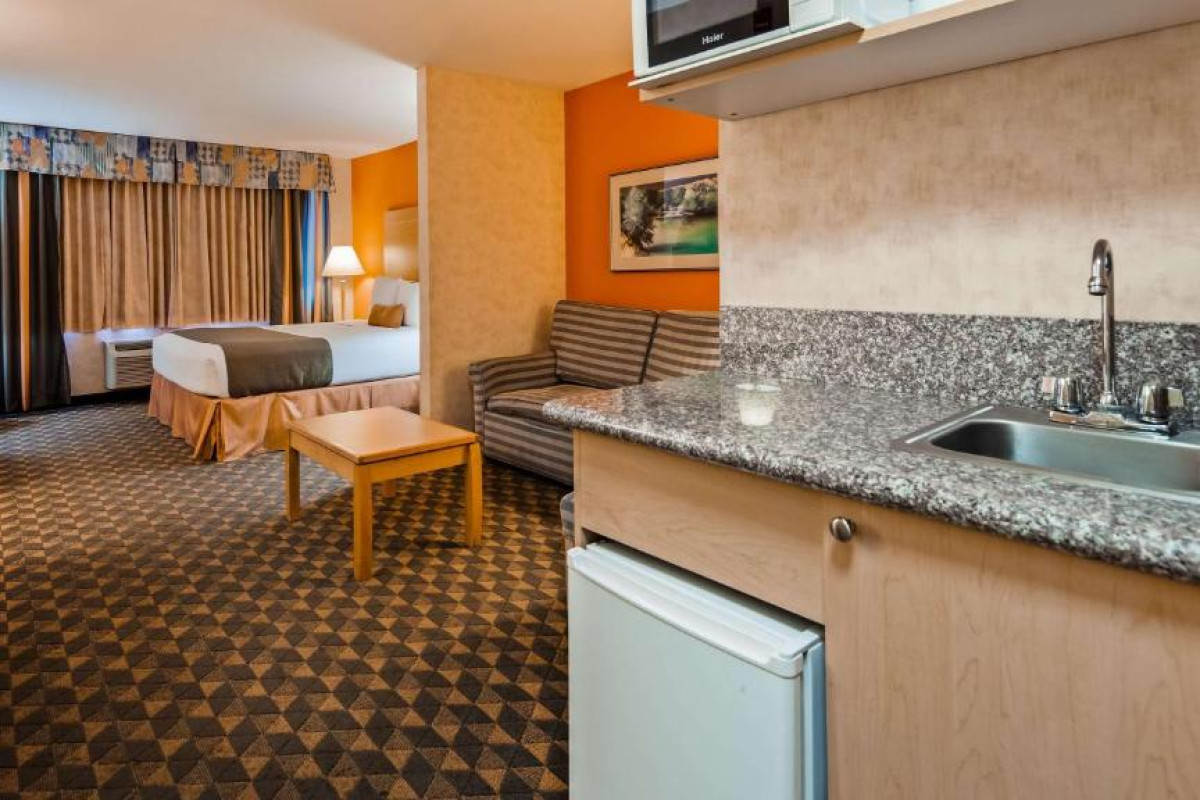 Best Western Plus North Las Vegas Inn & Suites