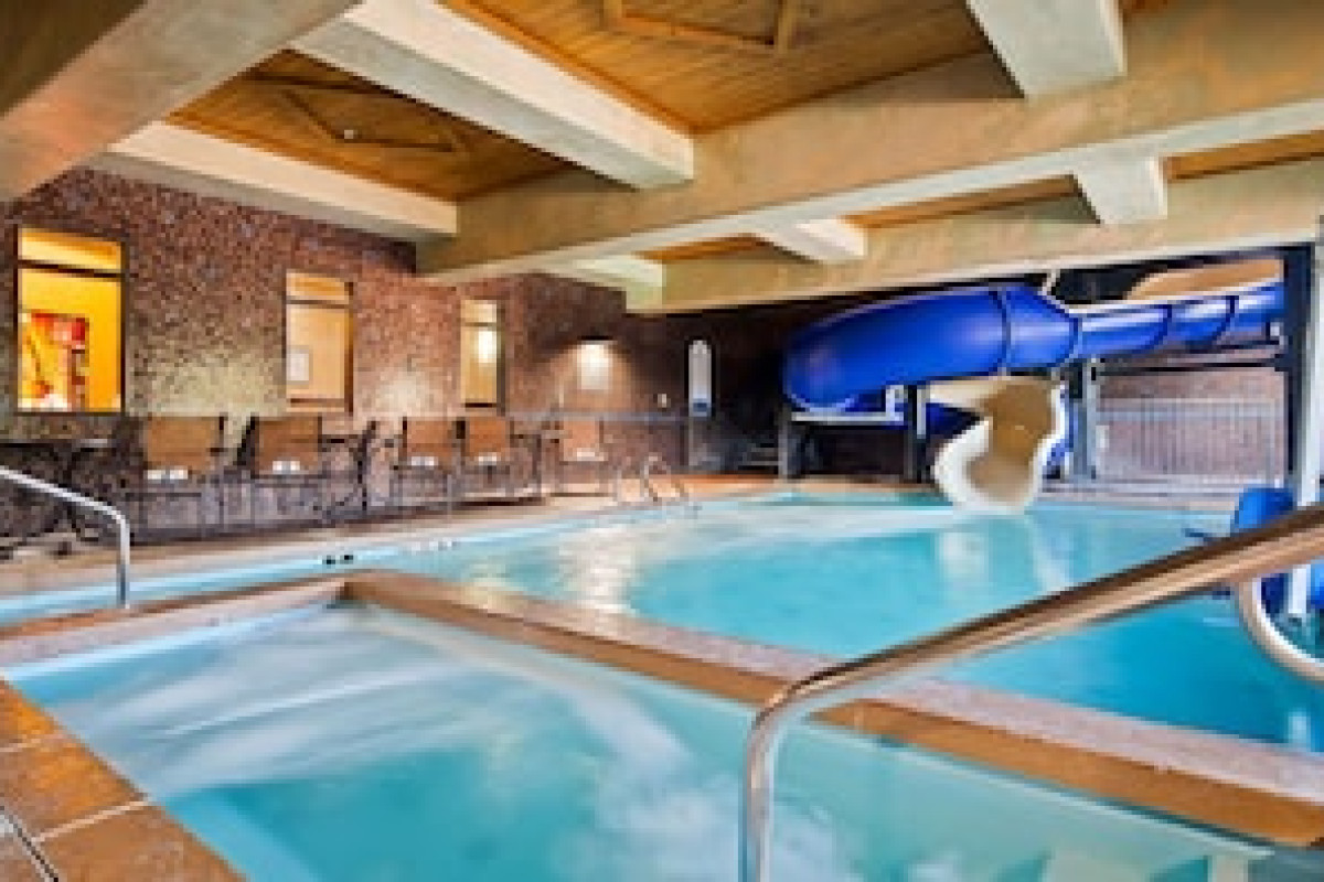BEST WESTERN PREMIER KC SPEEDWAY INN & SUITES