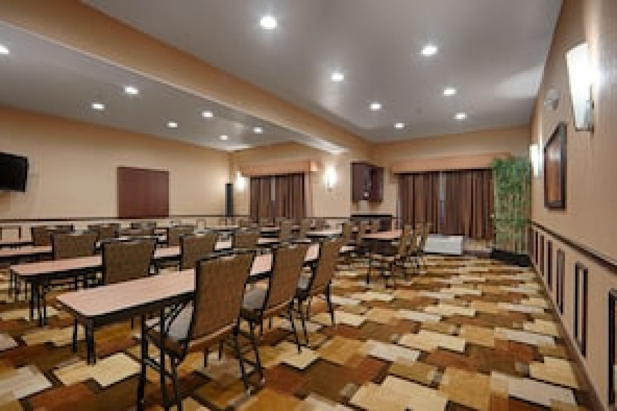 BEST WESTERN PREMIER KC SPEEDWAY INN & SUITES