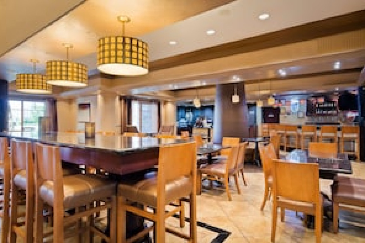 BEST WESTERN PREMIER KC SPEEDWAY INN & SUITES